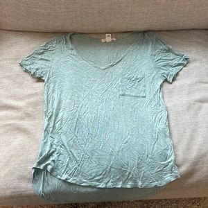 Forever 21 v-neck pocket short sleeve tee shirt. Size large, marled green color.